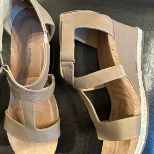Adrienne Vittadini wedge sandals size 11.